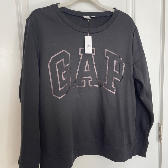 GAP Tops - GAP sweatshirt